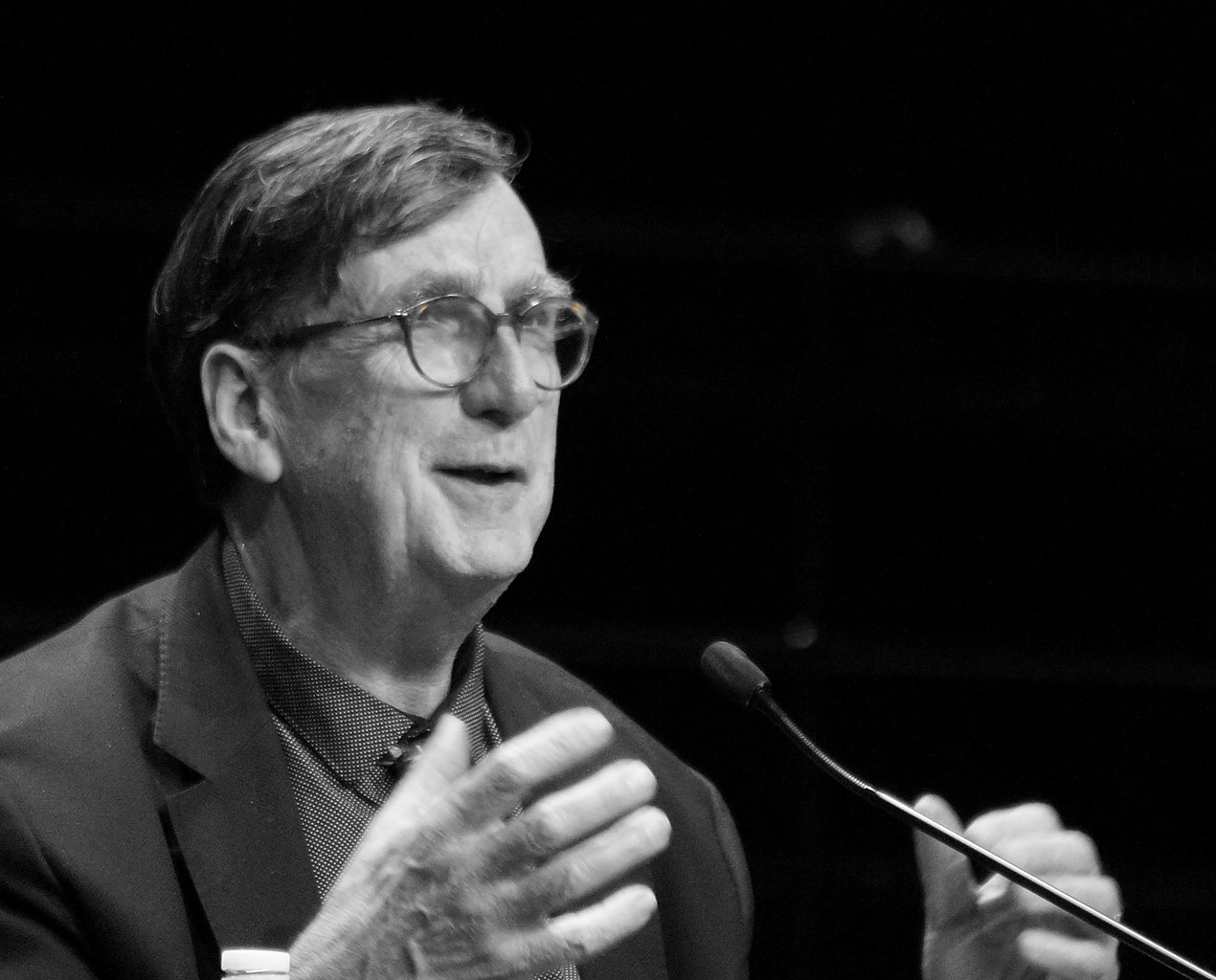 Bruno Latour en una conferencia