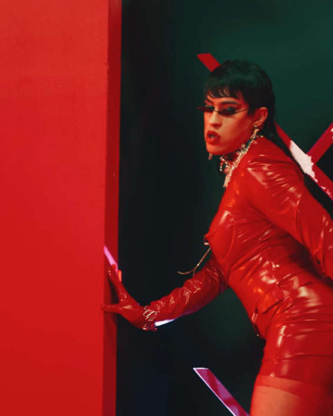 Fotograma de Ella perrea sola, de Bad Bunny