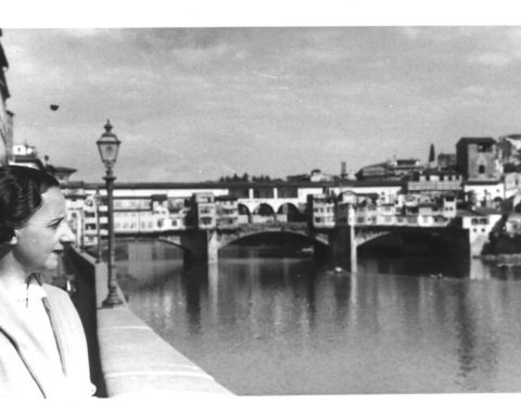 María Zambrano en el Ponte Vecchio de Florencia