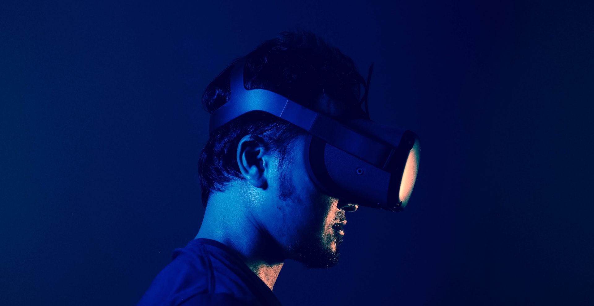 Hombre con gafas VR