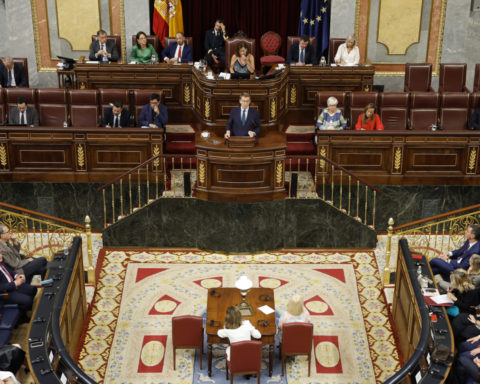 Los diputados asisten a la tercera sesión del debate de investidura del candidato Alberto Nuñez Feijóo