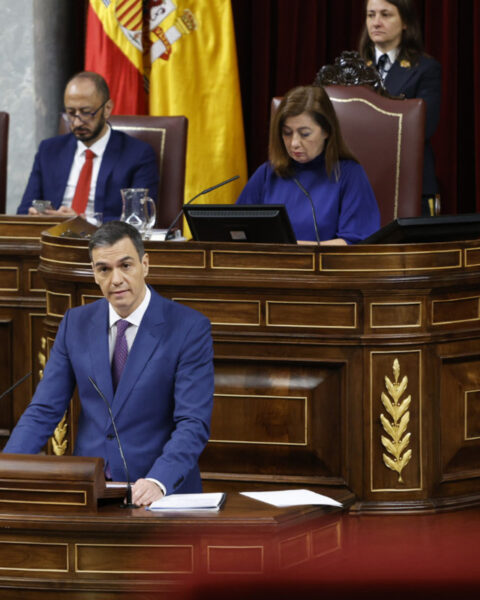 Pedro Sánchez responde a los grupos parlamentarios durante la segunda jornada de la Sesión de Investidura