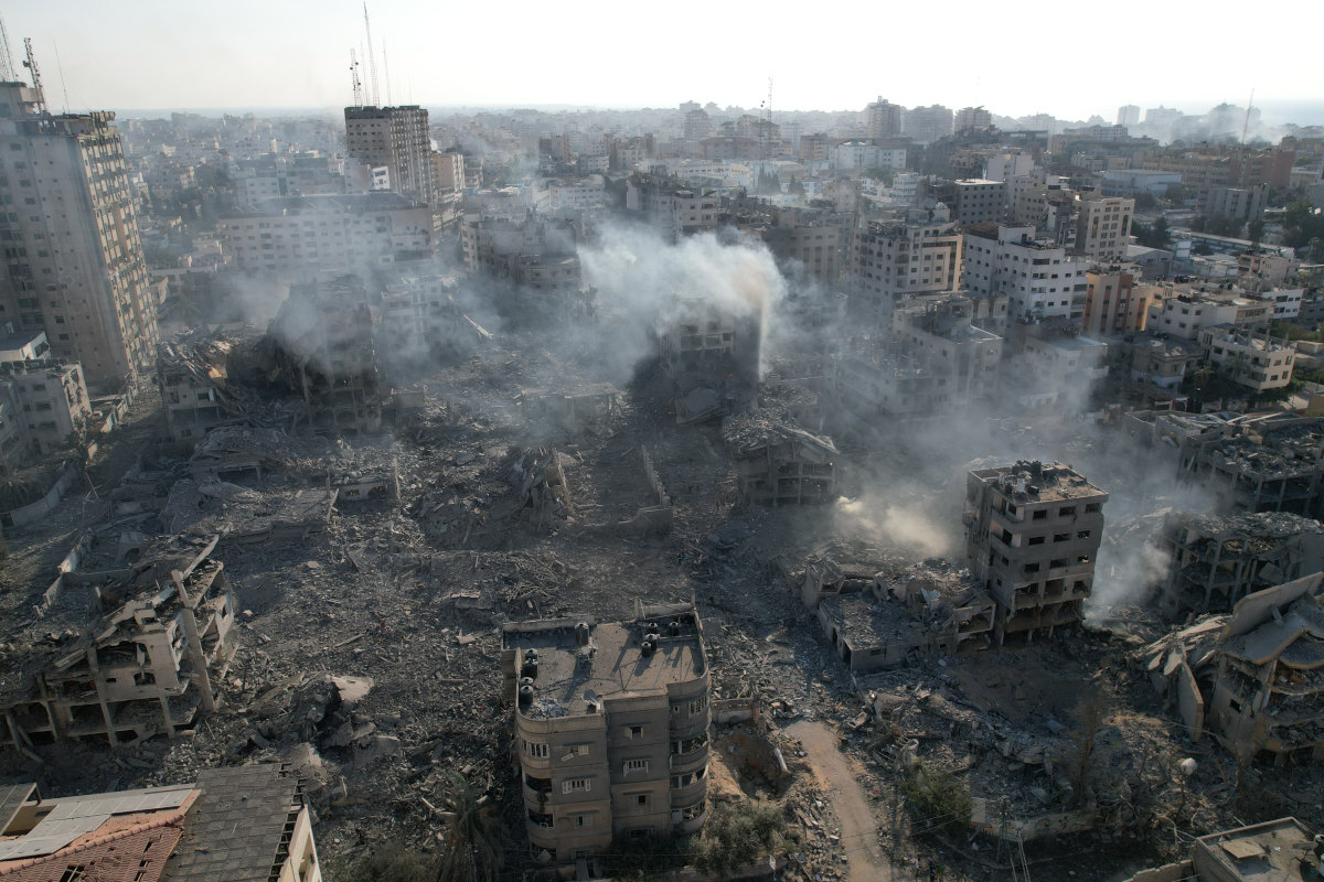 Edificios residenciales a 150 m de la Torre Palestina, destruidos durante la primera semana de intensos bombardeos de la aviación israelí. Tomada el 10 de octubre de 2023. Fuente Al Araby.