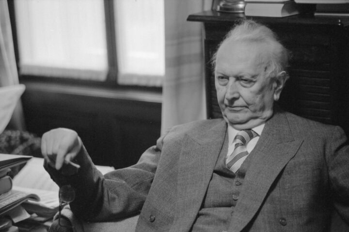 Karl Jaspers en Basilea en 1966. Imagen: Bildarchiv der ETH-Bibliothek Zürich, Foto: Jack Metzger, CC BY-SA 4.0.