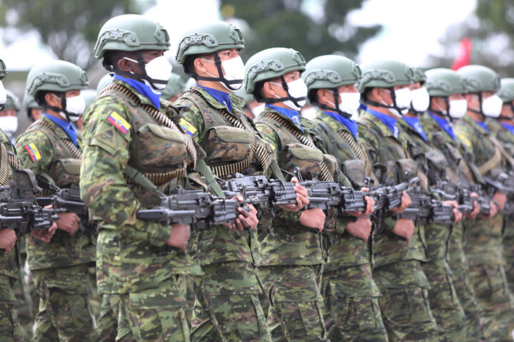 Quito, 24 de febrero de 2022. El presidente del Ecuador, Sr. Guillermo Lasso Mendoza, estuvo presente en la ceremonia militar en conmemoración del Día del Ejercito Nacional. Foto: Presidencia de la República del Ecuador