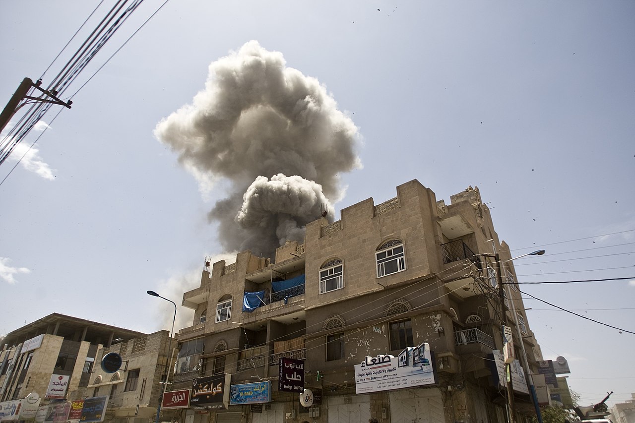 Bombardeos aéreos sobre Saná (Yemen) desde Arabia Saudí en 2016. Por Fahd Sadi
