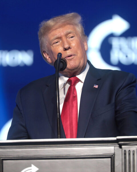 El expresidente de Estados Unidos Donald Trump hablando con los asistentes a la Cumbre de Acción Estudiantil 2022 en el Centro de Convenciones de Tampa, Florida. Foto por: Gage Skidmore.