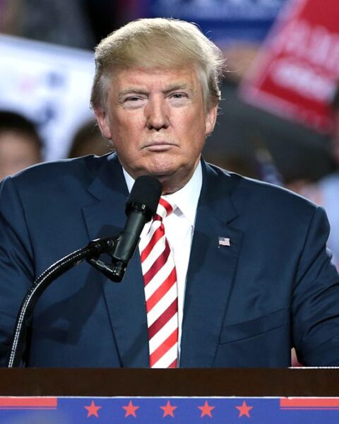 Donald Trump hablando con sus seguidores en un mitin de campaña en el Prescott Valley Event Center en Prescott Valley, Arizona, el 4 de octubre de 2016. Foto por Gage Skidmore.