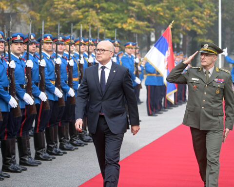 Primer Ministro de Serbia Miloš Vučević