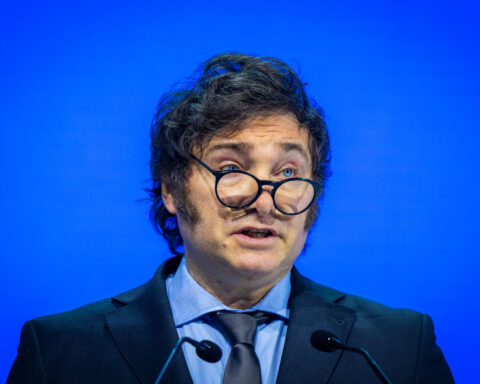 Javier Milei, Presidente de Argentina en la Reunión Anual del Foro Económico Mundial 2024 en Davos-Klosters, Suiza, 17 de enero. Centro de Congresos - Sala Plenaria. Derechos de autor: Foro Económico Mundial/Ciaran McCrickard