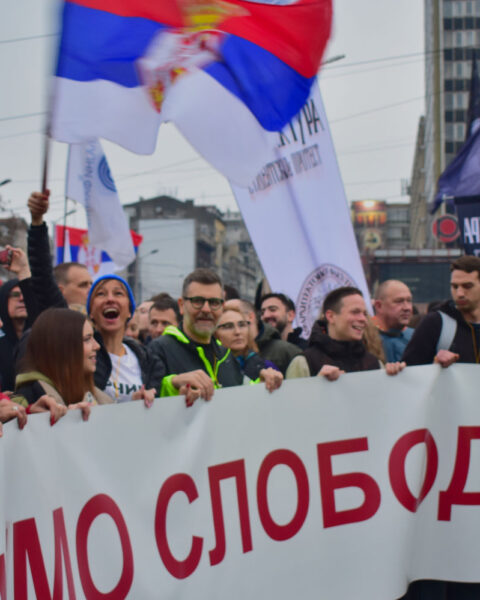 Estudiantes y profesores en masiva manifestación el 15 de marzo del 2025 en Belgrado, Serbia. Foto: Arocha.