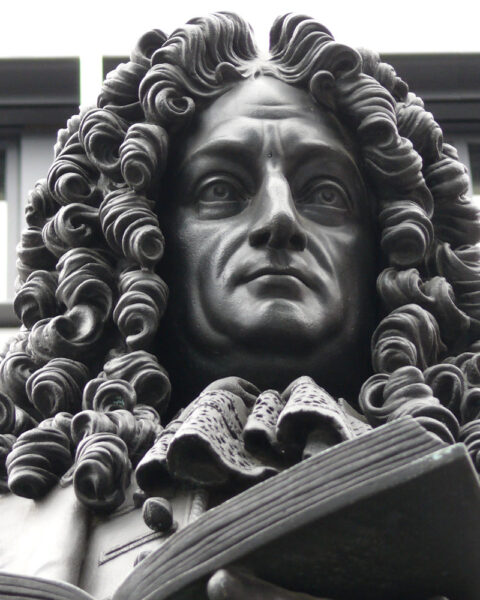 La estatua de Gottfried Wilhelm Leibniz de Ernst Hähnel (1883) en Leipzig, Alemania.