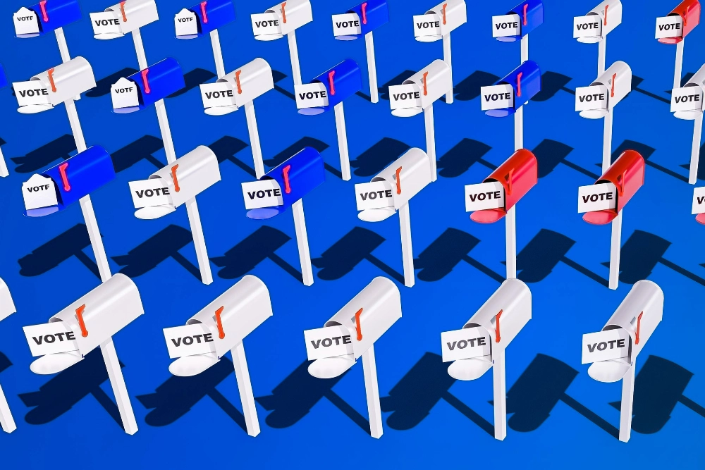 Grupo de buzones con avisos para votar