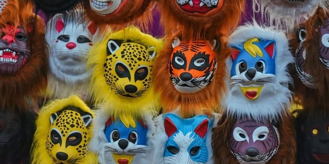 Máscaras como representación del fenómeno de los therians