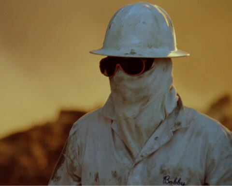 Fotograma de Lessons of Darkness (Lektionen in Finsternis), dirigida por Werner Herzog, 1992.