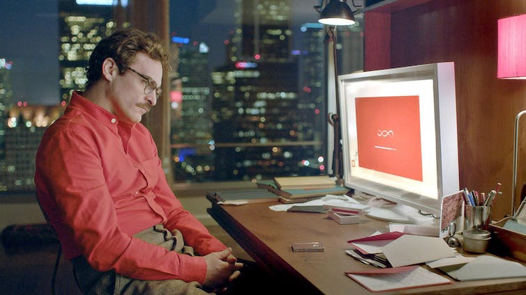 En la película Her, de Spike Jonze, el personaje interpretado por Joaquin Phoenix se enamora de una inteligencia artificial. Annapurna Pictures